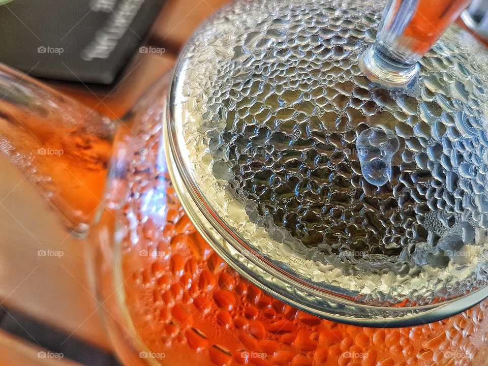 Clearglass teapot.