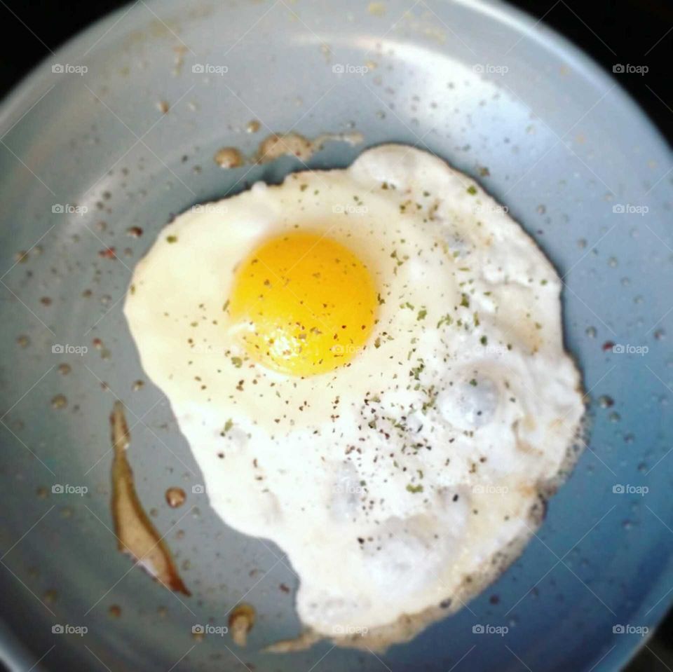Frying an egg