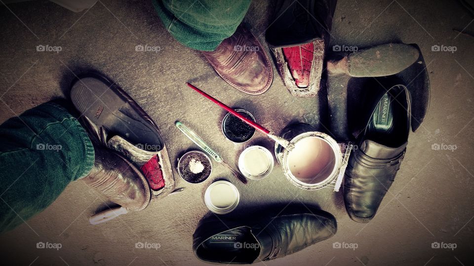 Oficina, consertos de sapatos.