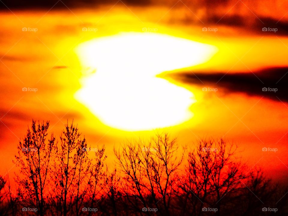 Cool Sky and the sun at sunset in Indiana 