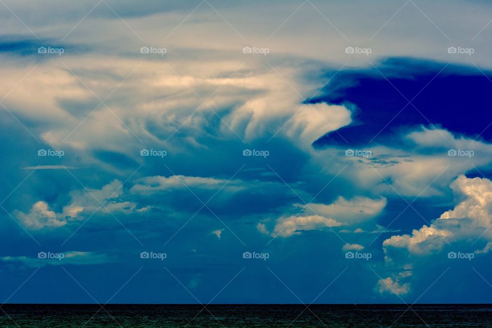 Mushroom cloud rushing air