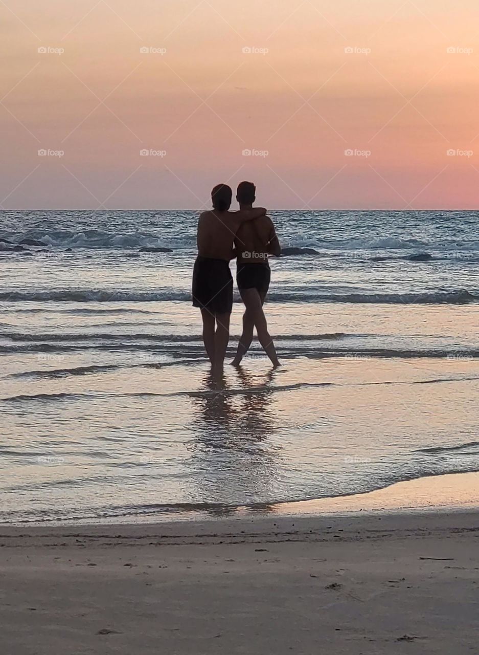 Sunset 🌅 Friends 🚶‍♂️🚶‍♂️ Sea🩵