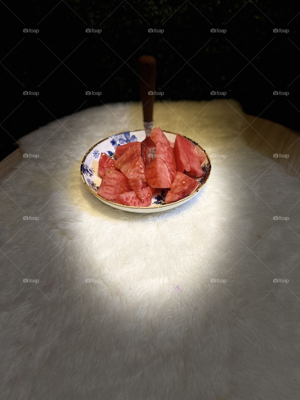 On the plate a watermelon 🍉