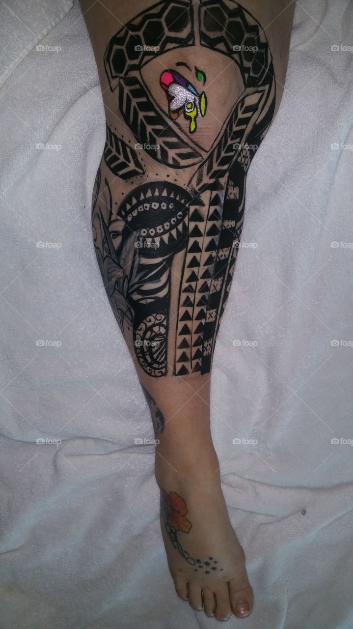 leg tattoo body painting
