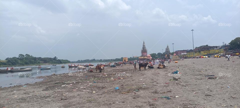 this is location pandurpur in Maharashtra India chandrabhaga river so beautiful god's temple