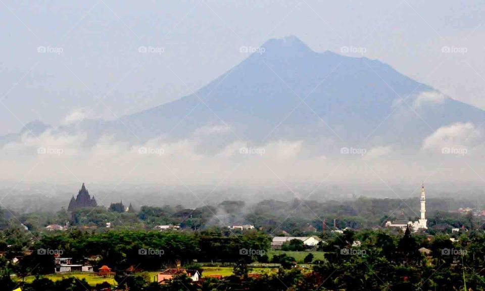 --Yogyakarta: Merapi....