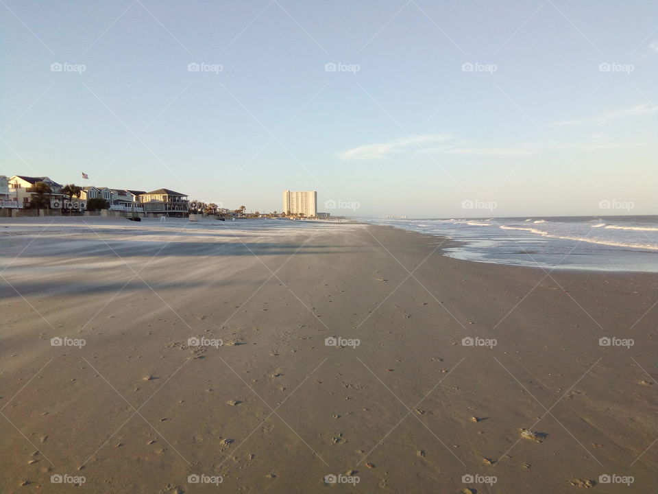 пустынный пляж