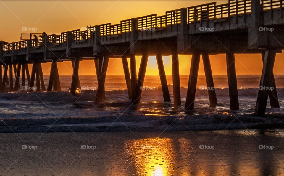 Sunrise under the pier