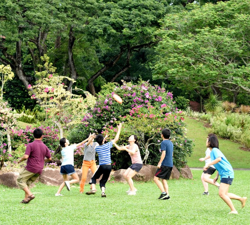 Friends playing frisbee