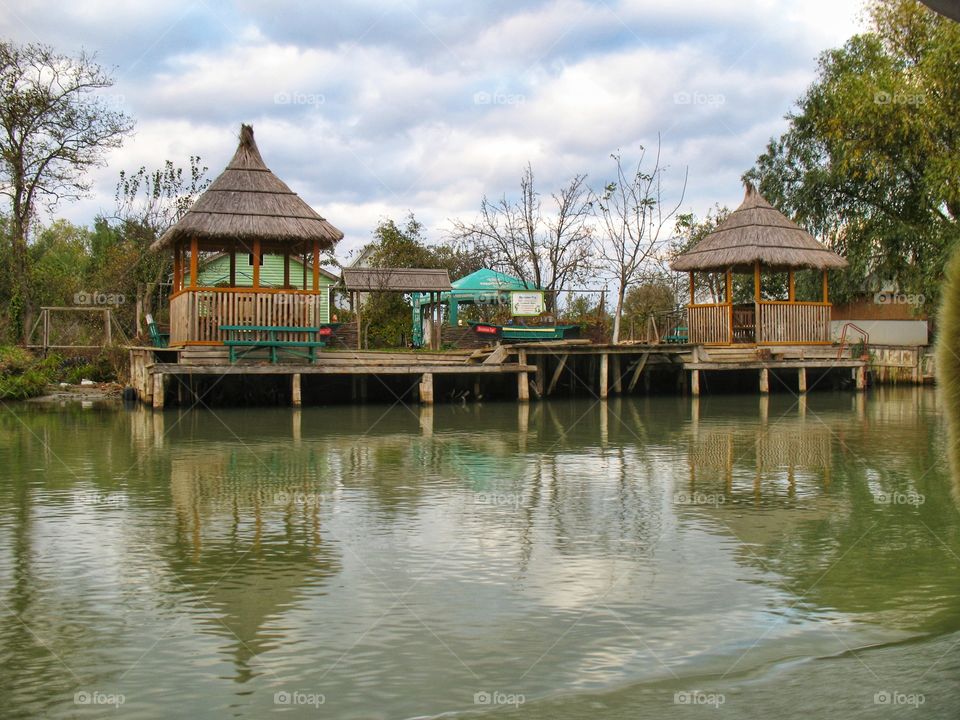built on the banks of the Danube постройки на берегу Дуная