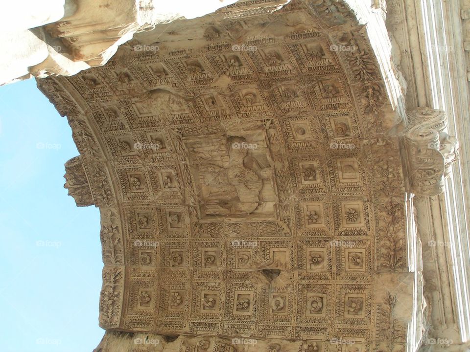 Intérieur de l'arc romain