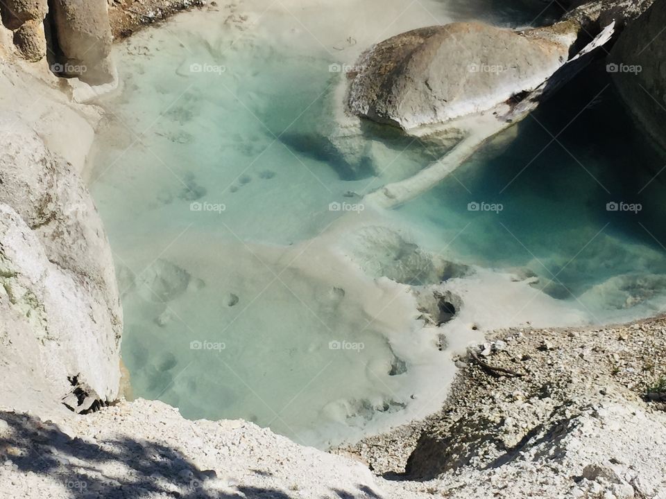 Crystal blue pools at Yellow Stone National Park