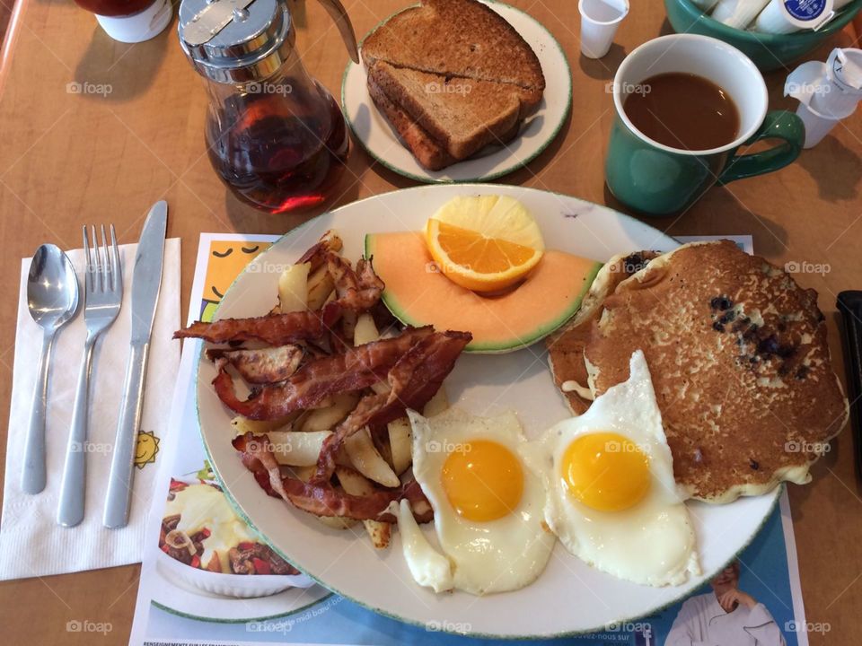 A delicious and colourful breakfast