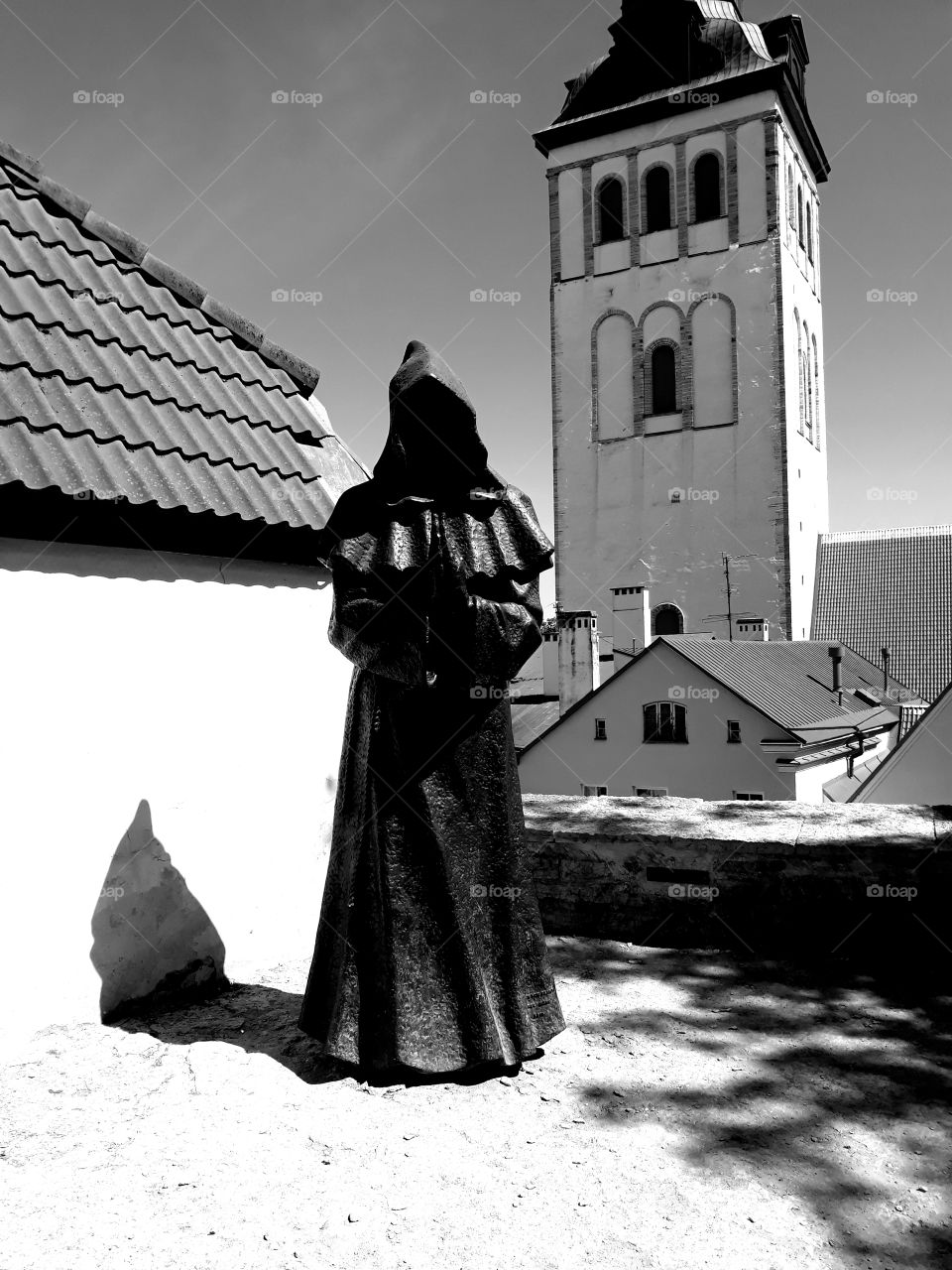 #monk #tallinn #statue #blackmonk #black-and-white #black-and-white-foto