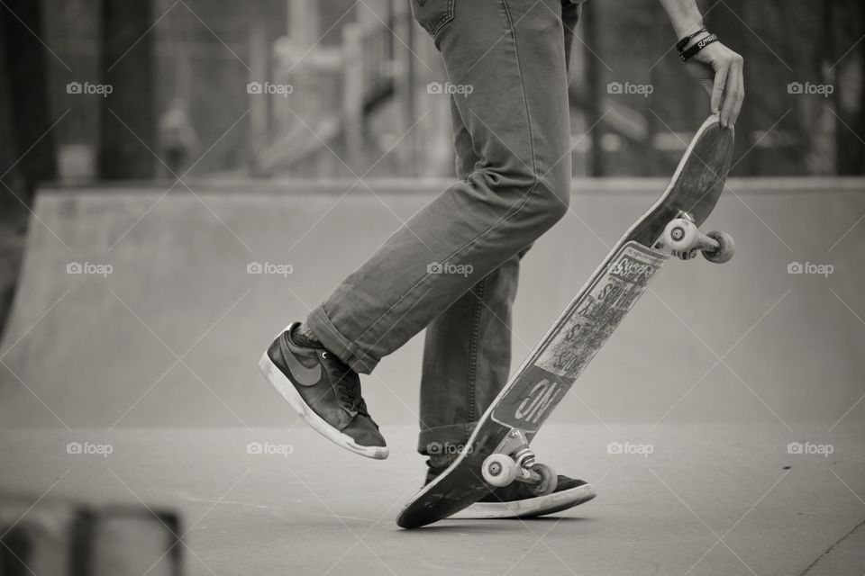 Skate in black and white 