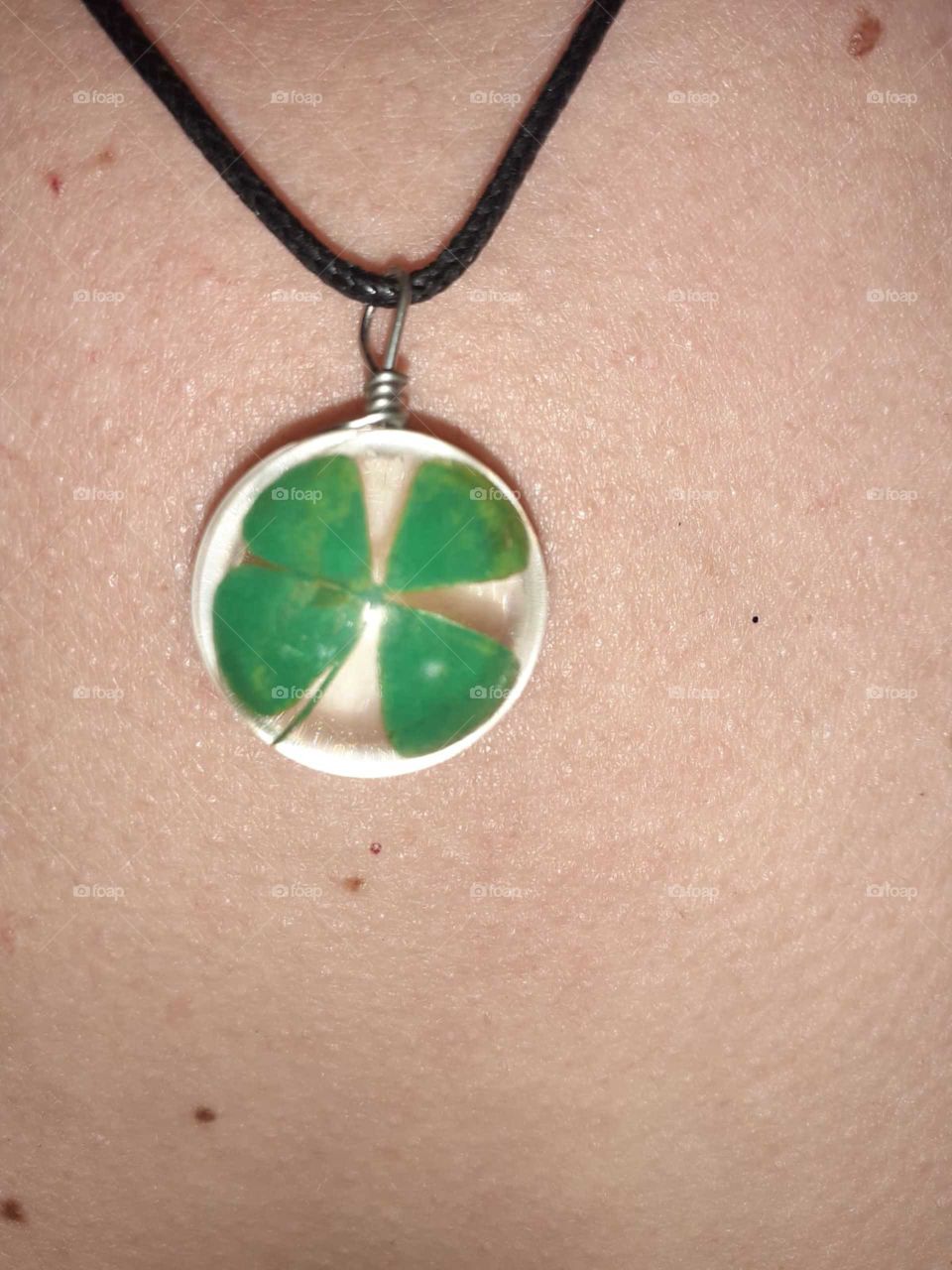 4 clover around the neck