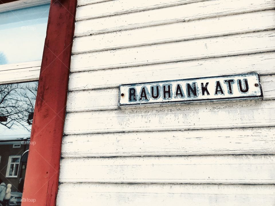 Another fragment of the historic house in the Finnish town of Khamina. If I'm not mistaken, the World Street or Peace Street)) The name corresponds to reality)) ✌️
