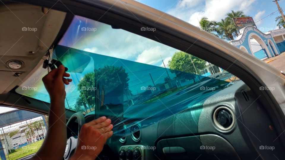 Insulfilm em para brisas de carros. Retirada para vistorias , é lei!