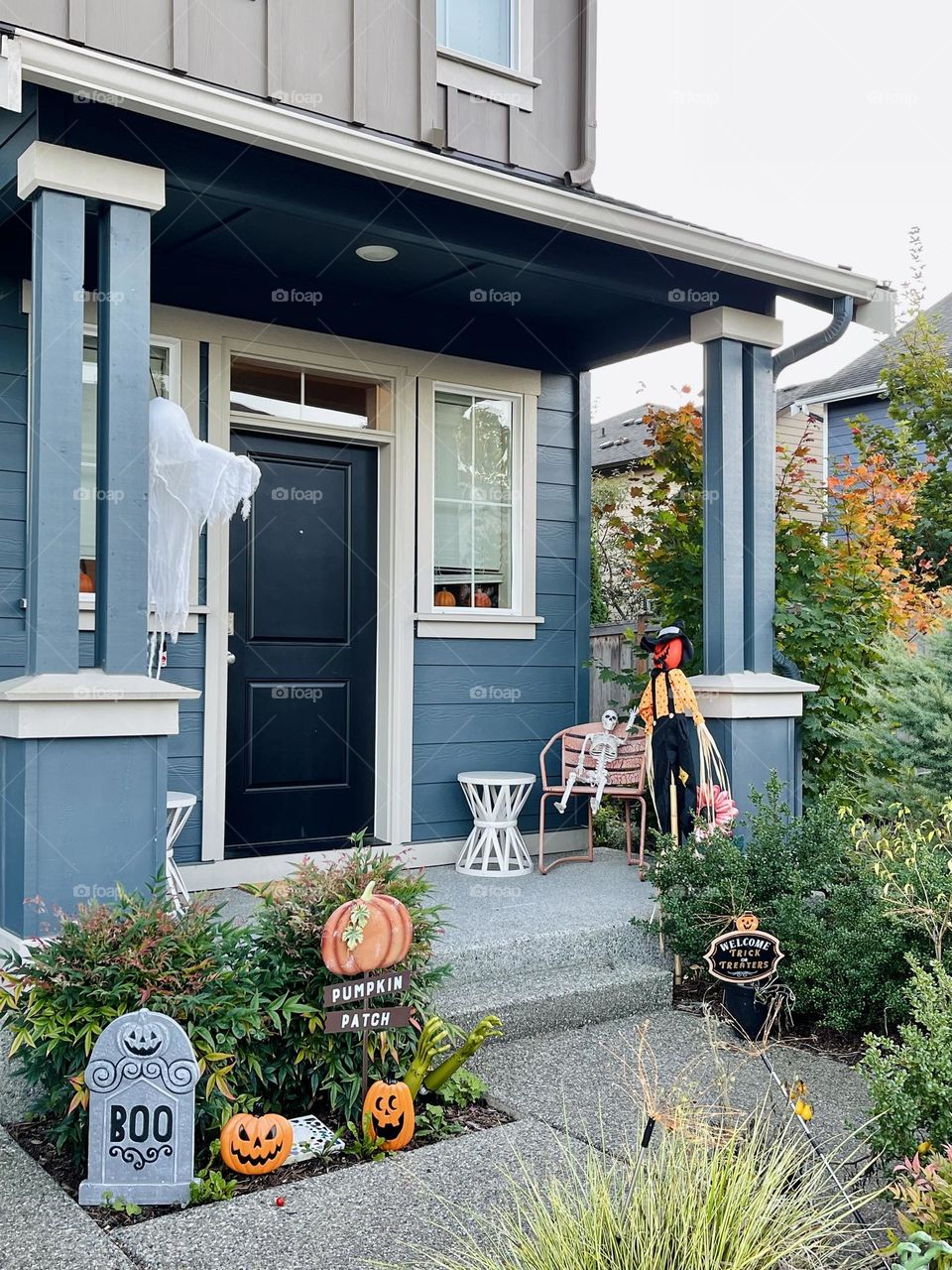 Porch of the house decorated for Halloween 