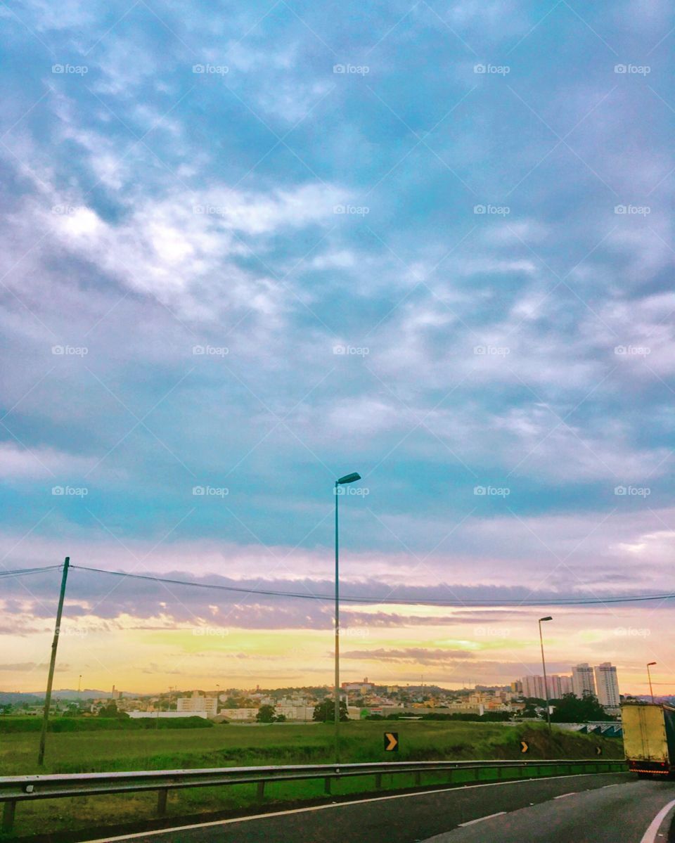 🗾Um #céu totalmente inspirador!
Como não contemplar?
🙌🏻
#natureza #paisagem #fotografia #mobgrafia #inspirador #sky #landscapes 