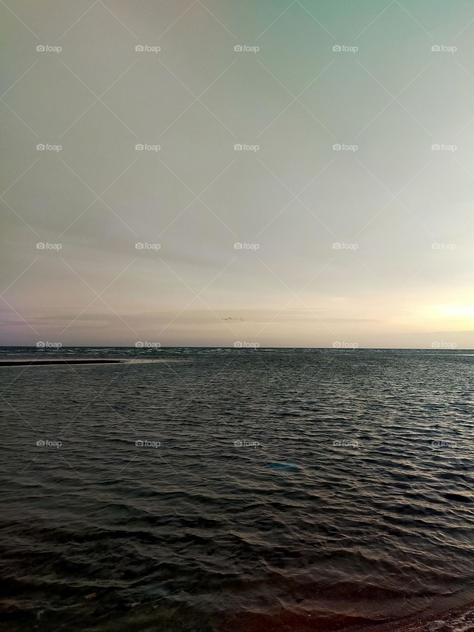 Sea view in the evening, seeing the sunlight