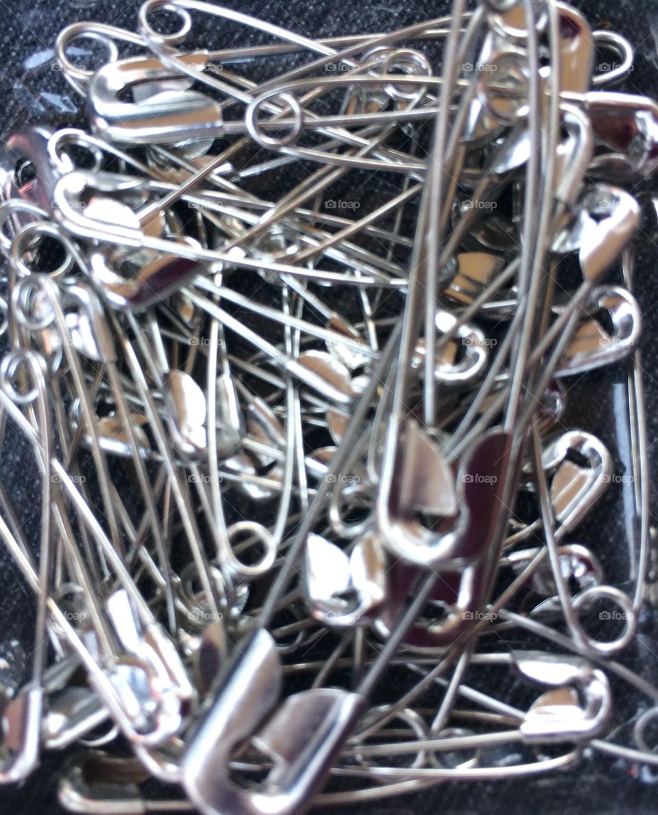 Safety pins 