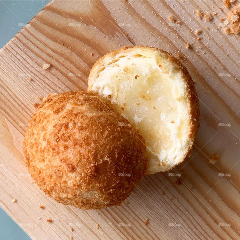 Savoury garlic butter cheeseballs snack