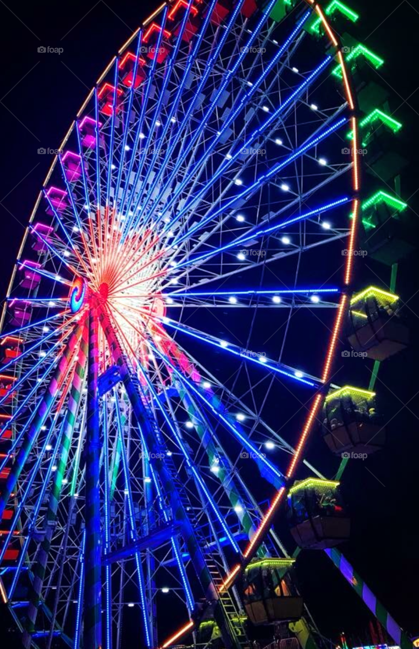 Lights on the wheel go round and round 