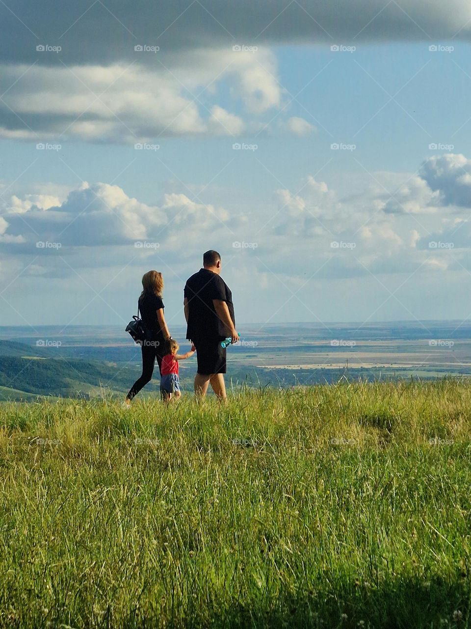 family walk above the Zarand mountain