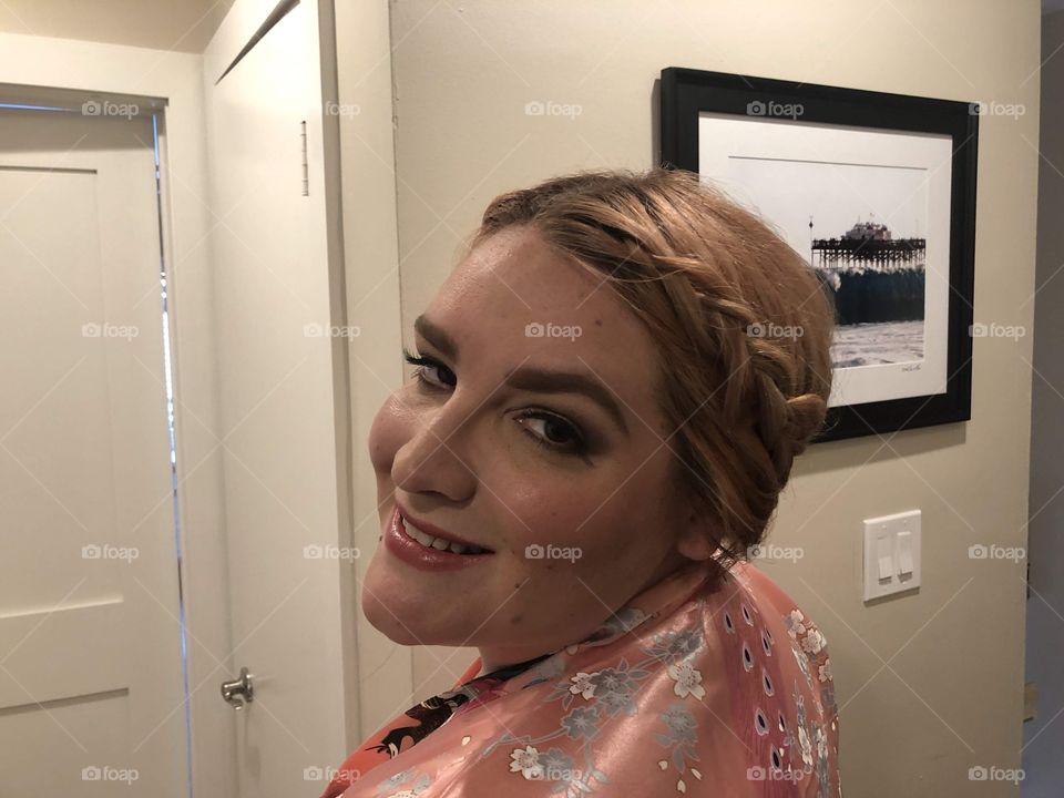 Chelsea Merkley getting ready for a Wedding. Newport Beach, California. Copyright © CM Photography. May 2019