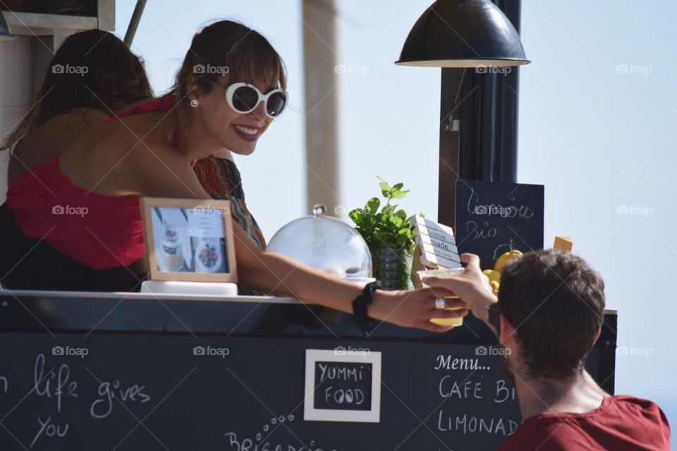 Young lady selling fresh lemonade 