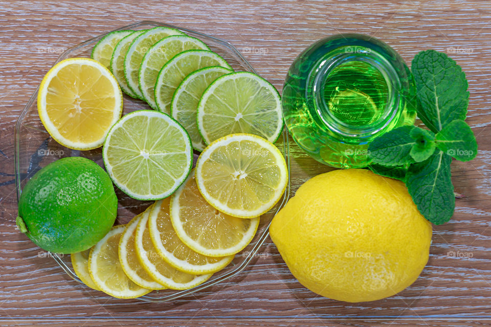 Lemon slice in plate