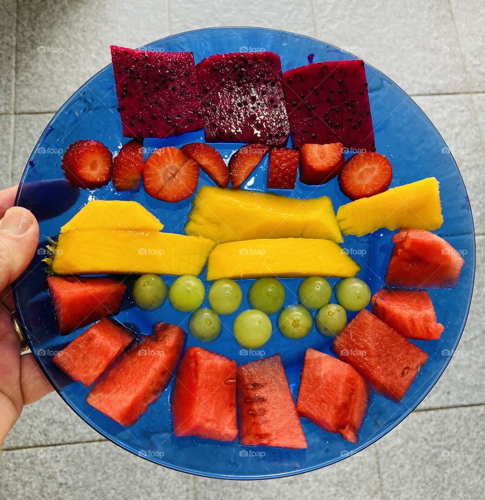 🇺🇸 Healthy Fruit Time! Today we have watermelon, grapes, strawberries, mangoes and pitaya. / 🇧🇷 Hora das Frutas Saudáveis! Hoje temos melancia, uva, morango, manga e pitaya.