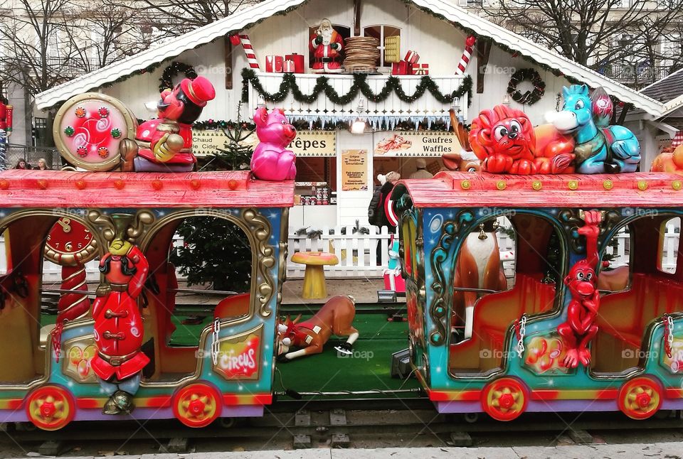 Attractions for childrens. Red wagon. Christmas . Paris.