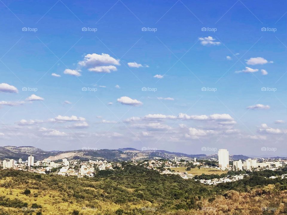 E, no último clique da tarde, o horizonte com vista para #Valinhos!
Viva a #natureza e a sua beleza.
📸
#FOTOGRAFIAéNOSSOhobby
#sky #céu #natureza #horizonte #fotografia #paisagem #landscapes #inspiração #mobgrafia #XôStress
