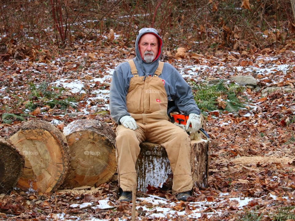 Portrait of a old man sitting tree strum