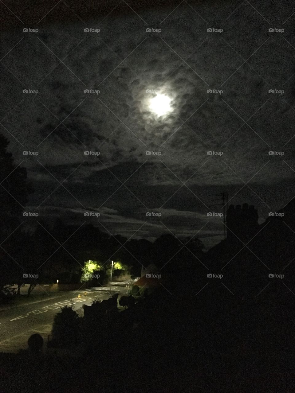 Interesting cloud formation around the moon 