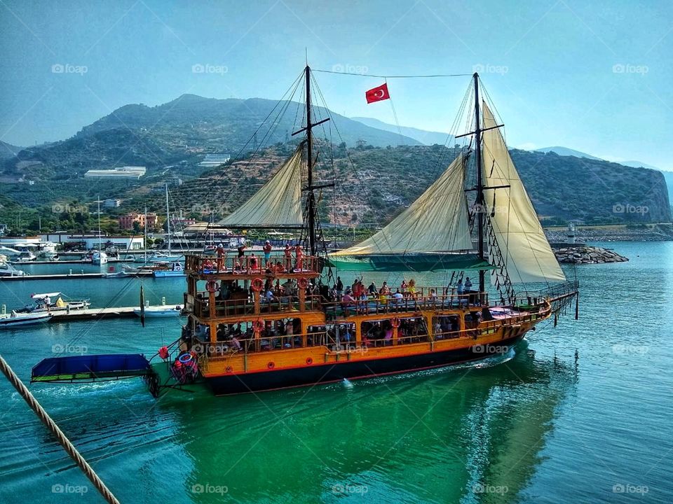 корабоь в игре пираты карибского моря в Турции