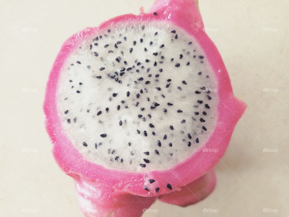 Dragon Fruit Health Benefits
It's rich in antioxidants like flavonoids, phenolic acid, and betacyanin.
It's naturally fat-free and high in fiber.
It may help lower your blood sugar.