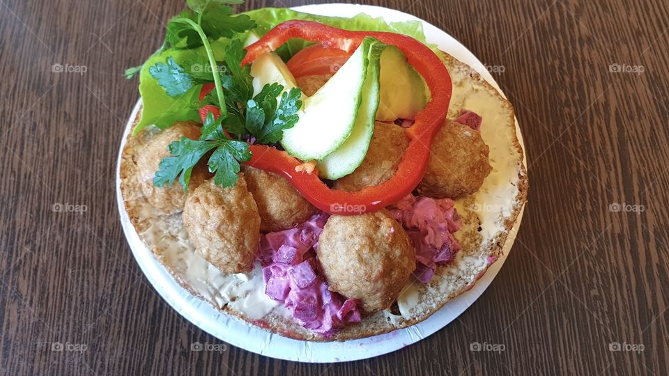 Swedish meatball and red beet salad sandwich , smörgås med köttbullar rödbetssallad och grönsaker 