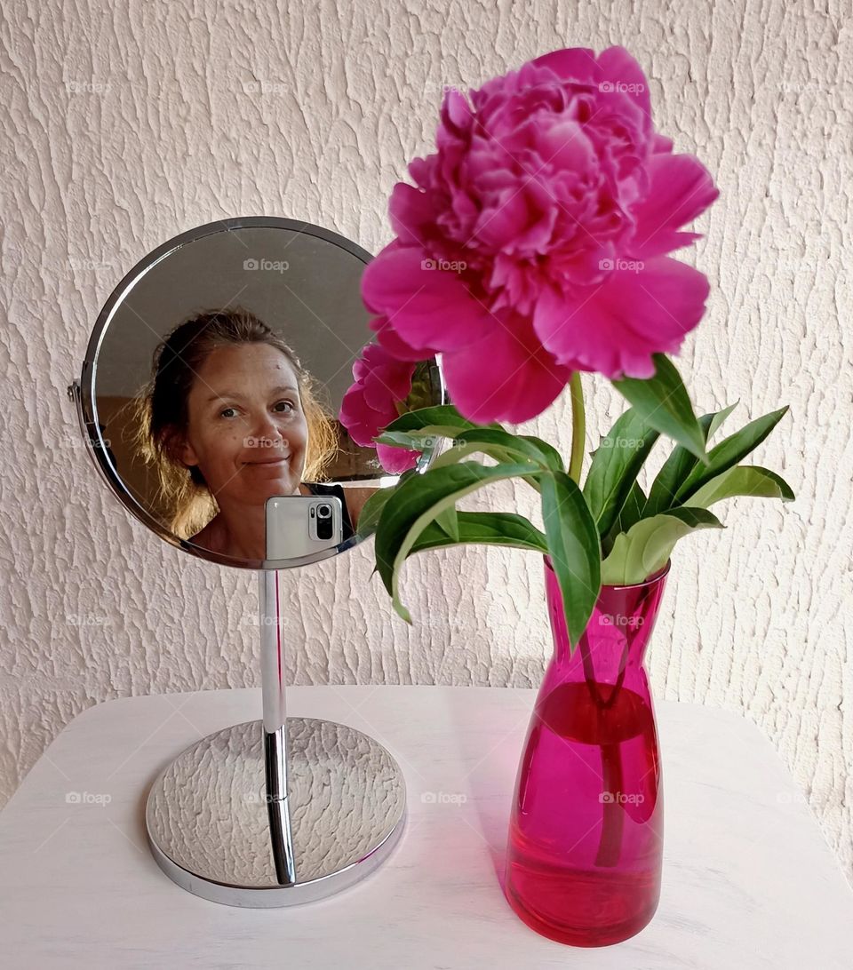 take pictures smartphone, selfie woman reflection in mirror, Barbie style