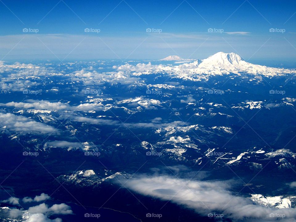 Mount Rainer chians from flight view