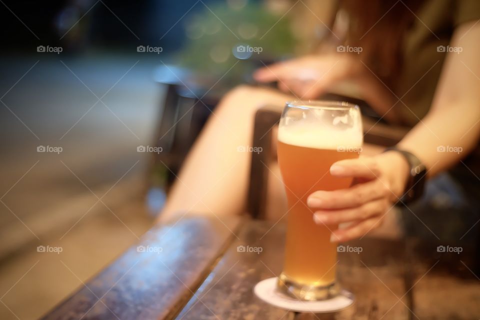 Women drinking beer time 