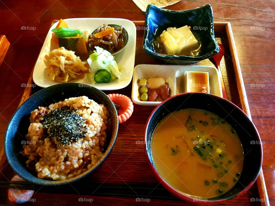 Japanese vegetarian mealset.
