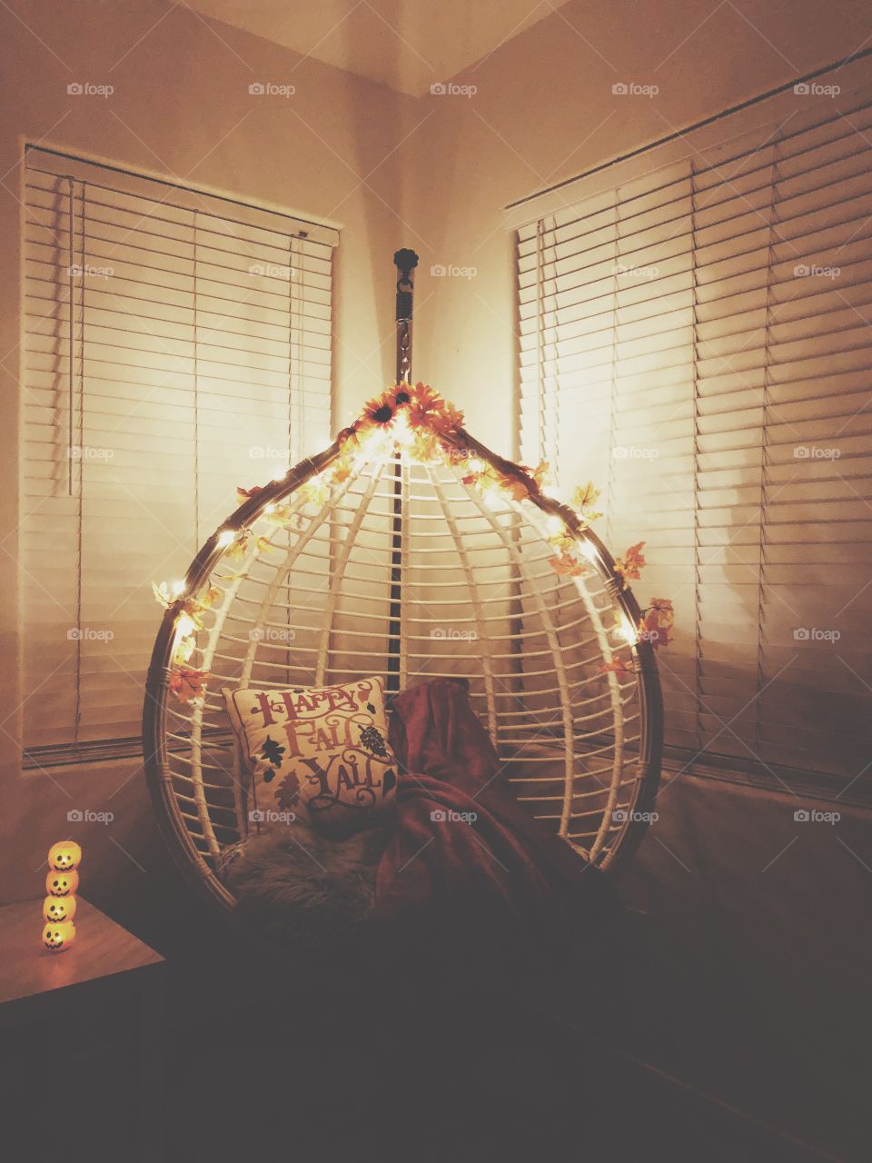 I decorated my swing basket for fall and I love how it turns out and how cozy this looks. The swing basket might be pricey but it’s all worth it! but all the accessories are budget friendly from dollar tree and ross. Happy Fall Y’all🍁🎃