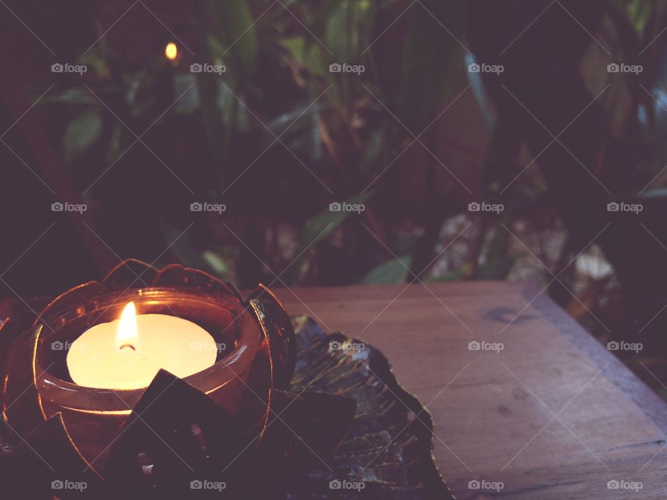 Candle​ light​ and​ shadow​