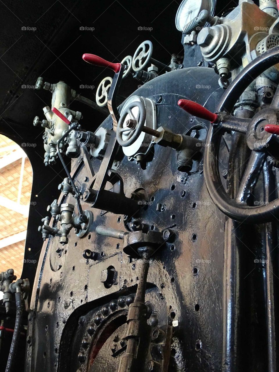 Control locomotive controls
