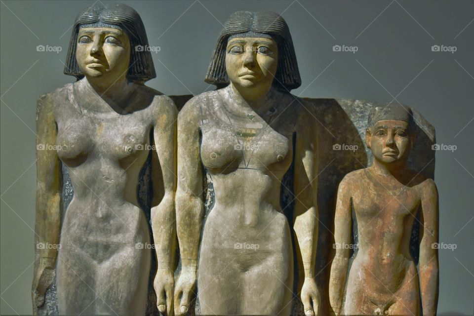 Three Egyptian statues / Três estátuas egípcias