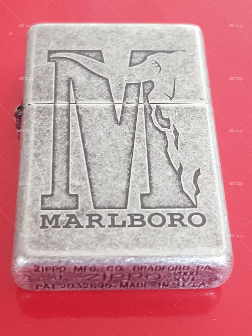 Brand: Zippo Marlboro; Zippo is the largest producer of gasoline lighters.
The Zippo distinguishes itself from other lighters by the unique shape and sound that you hear when you open and close the lighter.