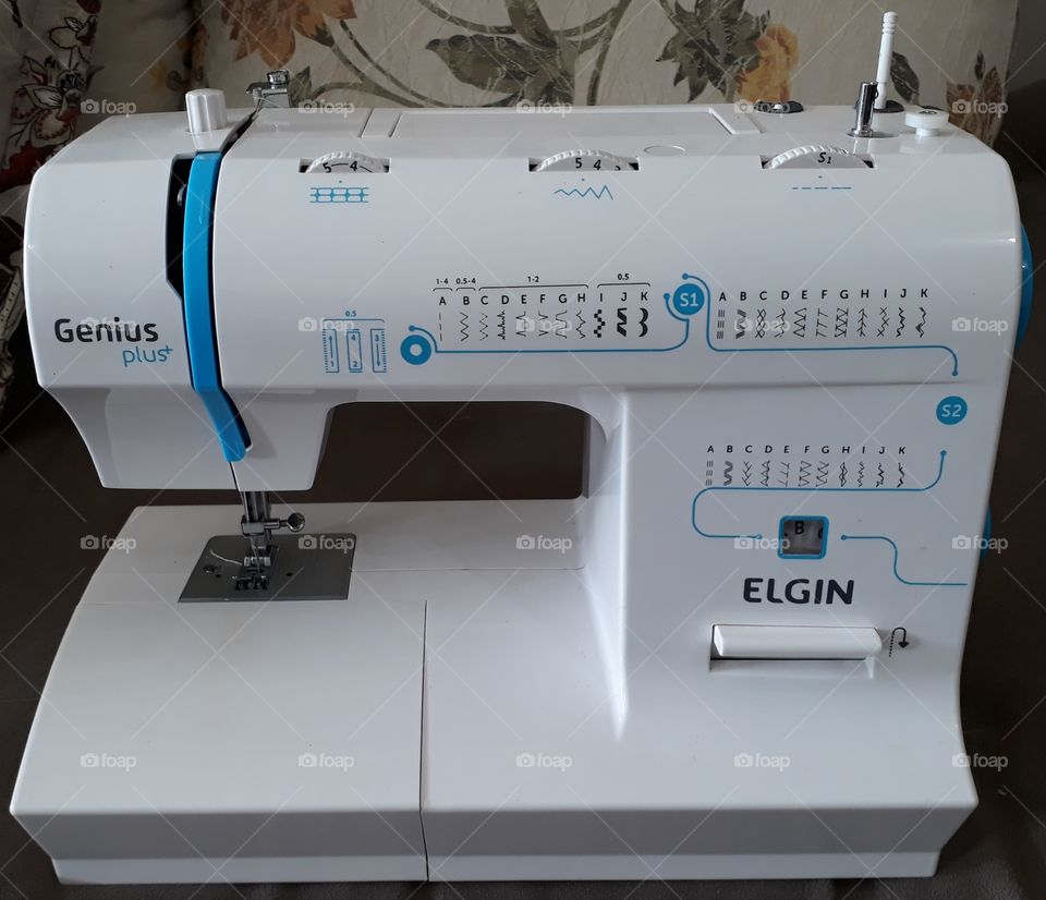 Máquina de costura ELGIN